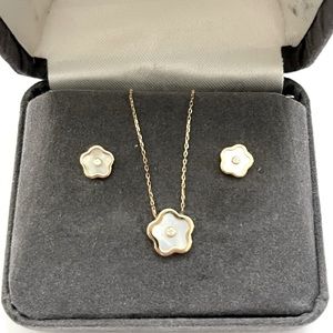 14k Yellow Gold Mother of Pearl Earrings & Necklace Set